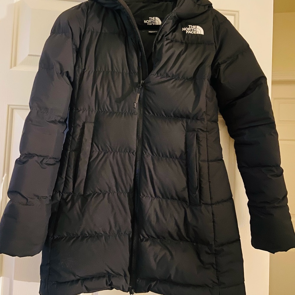 Women’s Size small North Face down winter coat.
